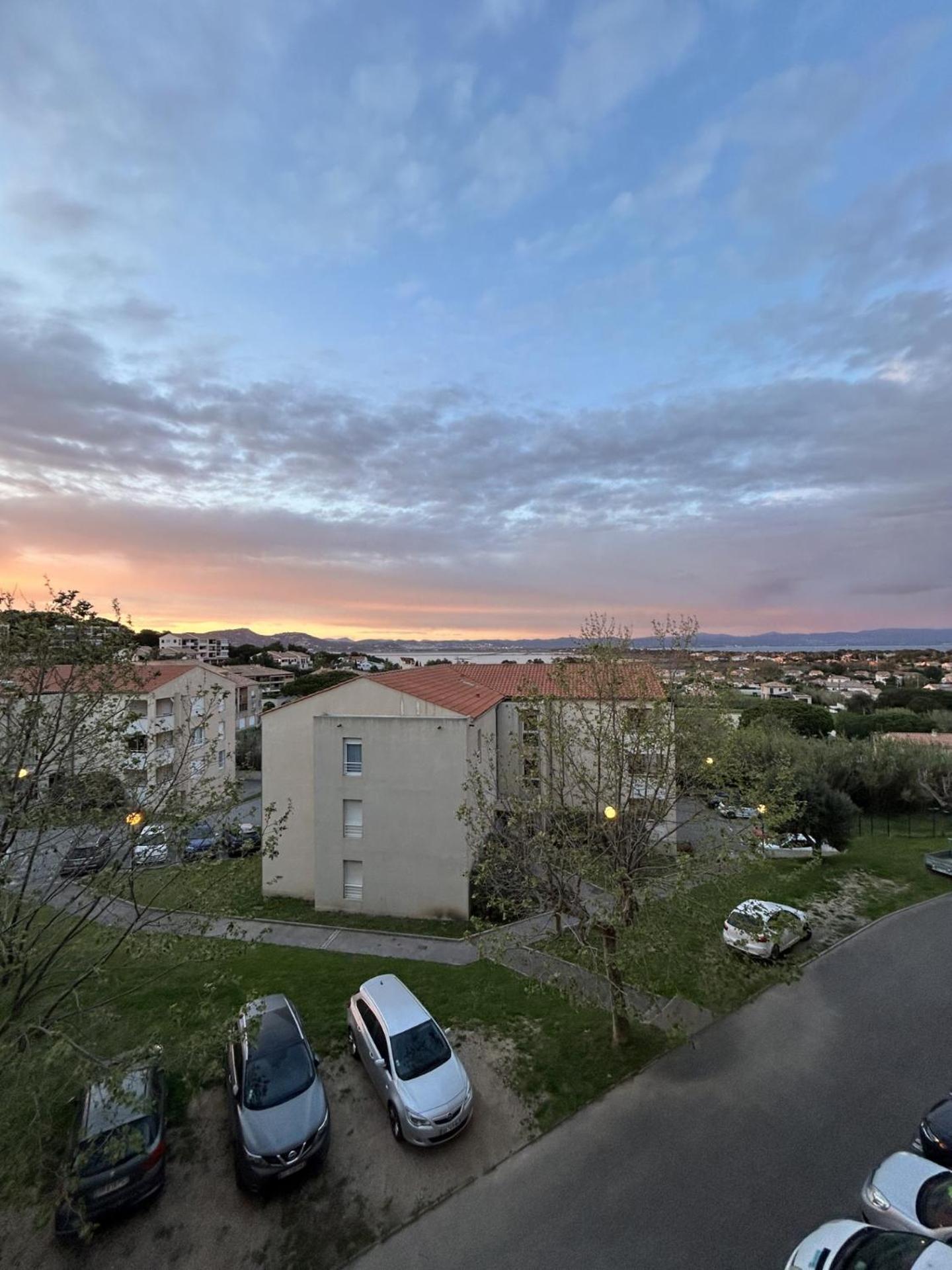 Superbe Duplex Refait A Neuf ! Apartment Hyeres Luaran gambar